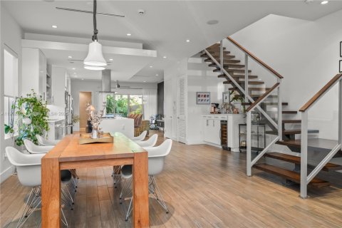 Touwnhouse à vendre à Miami, Floride: 3 chambres, 254.83 m2 № 1954141 - photo 17