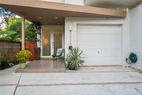 Touwnhouse à vendre à Miami, Floride: 3 chambres, 254.83 m2 № 1954141 - photo 2