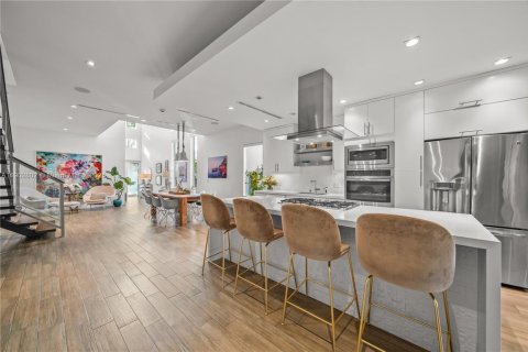 Touwnhouse à vendre à Miami, Floride: 3 chambres, 254.83 m2 № 1954141 - photo 13