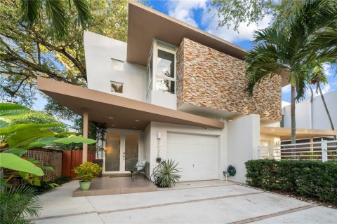 Touwnhouse à vendre à Miami, Floride: 3 chambres, 254.83 m2 № 1954141 - photo 1