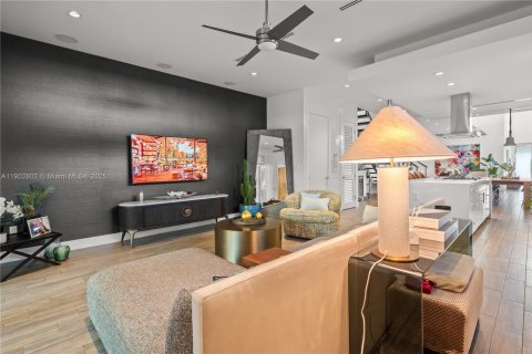 Touwnhouse à vendre à Miami, Floride: 3 chambres, 254.83 m2 № 1954141 - photo 10