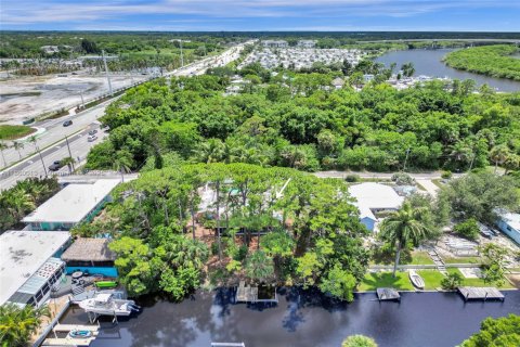 House in Stuart, Florida 2 bedrooms, 170.38 sq.m. № 1889968 - photo 4