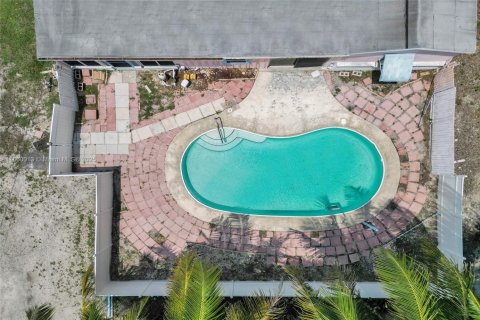 House in Stuart, Florida 2 bedrooms, 170.38 sq.m. № 1889968 - photo 10