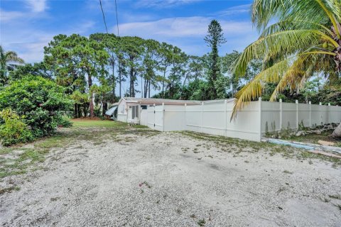 House in Stuart, Florida 2 bedrooms, 170.38 sq.m. № 1889968 - photo 15