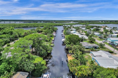 House in Stuart, Florida 2 bedrooms, 170.38 sq.m. № 1889968 - photo 7