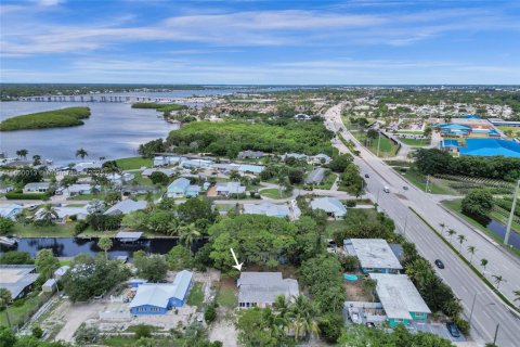 House in Stuart, Florida 2 bedrooms, 170.38 sq.m. № 1889968 - photo 3