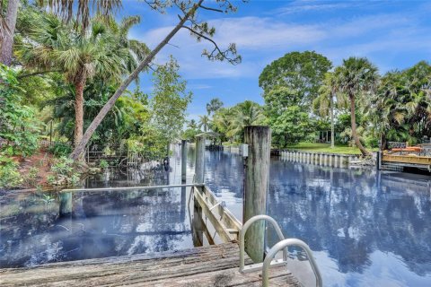 House in Stuart, Florida 2 bedrooms, 170.38 sq.m. № 1889968 - photo 22