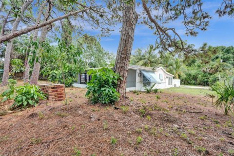 House in Stuart, Florida 2 bedrooms, 170.38 sq.m. № 1889968 - photo 14