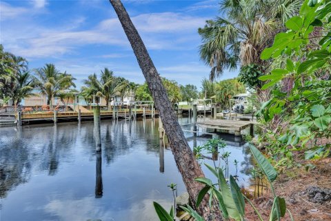 House in Stuart, Florida 2 bedrooms, 170.38 sq.m. № 1889968 - photo 18