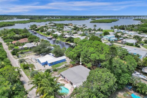 House in Stuart, Florida 2 bedrooms, 170.38 sq.m. № 1889968 - photo 8