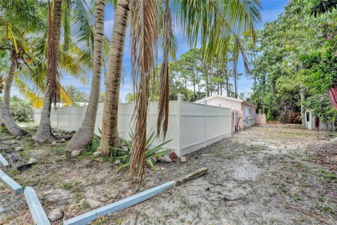 House in Stuart, Florida 2 bedrooms, 170.38 sq.m. № 1889968 - photo 16