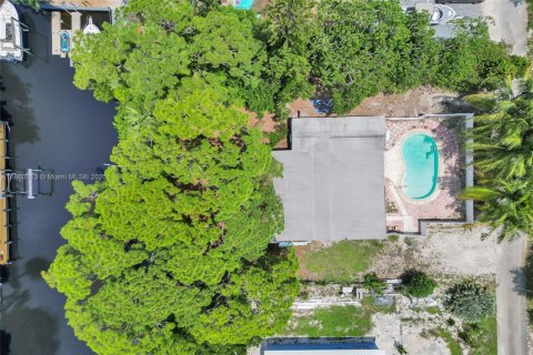 House in Stuart, Florida 2 bedrooms, 170.38 sq.m. № 1889968 - photo 5