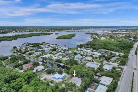 House in Stuart, Florida 2 bedrooms, 170.38 sq.m. № 1889968 - photo 1