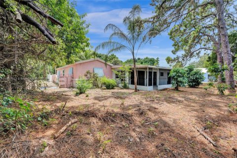 House in Stuart, Florida 2 bedrooms, 170.38 sq.m. № 1889968 - photo 12