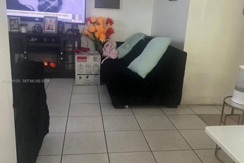 Condo in Hialeah, Florida, 1 bedroom  № 2048292 - photo 4