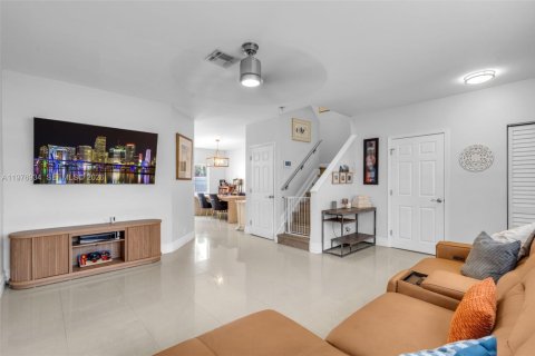 Купить таунхаус в Тамарак, Флорида 3 спальни, 138.98м2, № 2041023 - фото 7