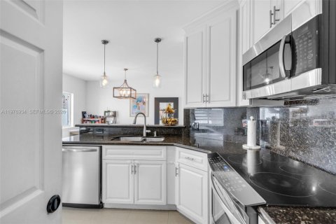 Купить таунхаус в Тамарак, Флорида 3 спальни, 138.98м2, № 2041023 - фото 13