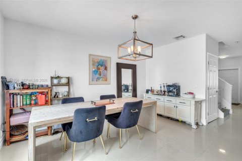 Купить таунхаус в Тамарак, Флорида 3 спальни, 138.98м2, № 2041023 - фото 9