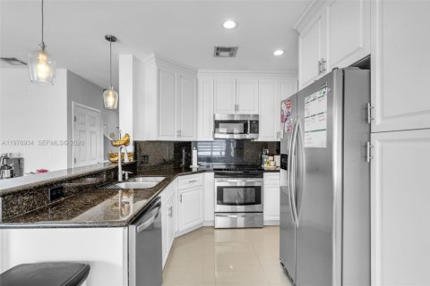 Купить таунхаус в Тамарак, Флорида 3 спальни, 138.98м2, № 2041023 - фото 12