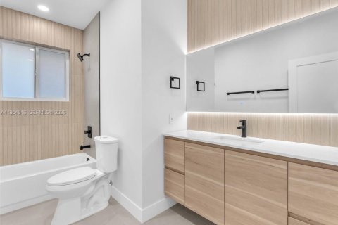 Купить виллу или дом в Форт-Лодердейл, Флорида 4 спальни, 156.17м2, № 2010624 - фото 2