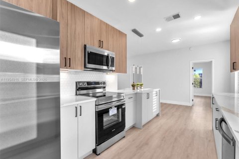 Купить виллу или дом в Форт-Лодердейл, Флорида 4 спальни, 156.17м2, № 2010624 - фото 13