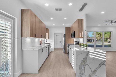 Купить виллу или дом в Форт-Лодердейл, Флорида 4 спальни, 156.17м2, № 2010624 - фото 14