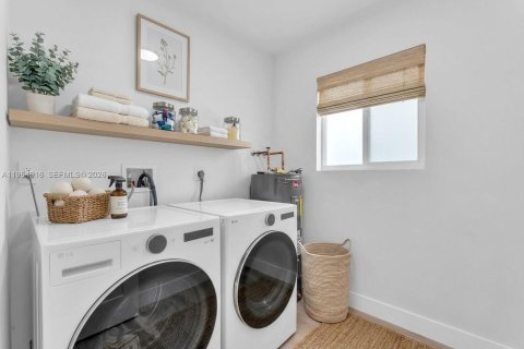 Купить виллу или дом в Форт-Лодердейл, Флорида 4 спальни, 156.17м2, № 2010624 - фото 11