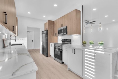 Купить виллу или дом в Форт-Лодердейл, Флорида 4 спальни, 156.17м2, № 2010624 - фото 16