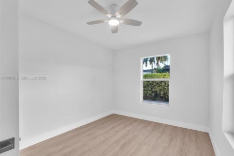 Купить виллу или дом в Форт-Лодердейл, Флорида 4 спальни, 156.17м2, № 2010624 - фото 28