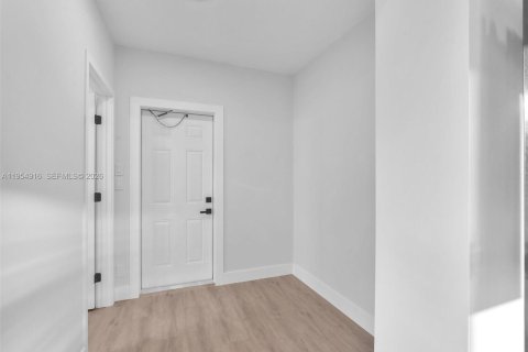 Купить виллу или дом в Форт-Лодердейл, Флорида 4 спальни, 156.17м2, № 2010624 - фото 24