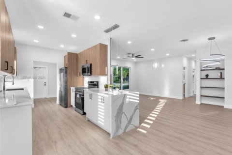 Купить виллу или дом в Форт-Лодердейл, Флорида 4 спальни, 156.17м2, № 2010624 - фото 12