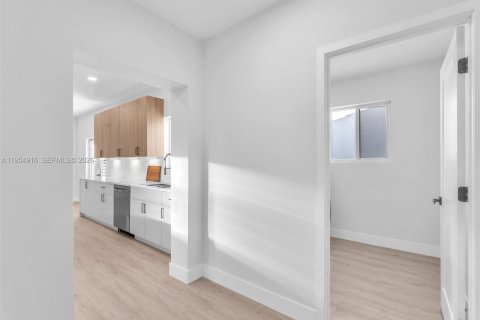 Купить виллу или дом в Форт-Лодердейл, Флорида 4 спальни, 156.17м2, № 2010624 - фото 18