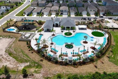 House in Davenport, Florida 3 bedrooms, 136.47 sq.m. № 2137035 - photo 2