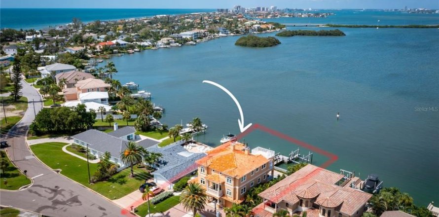 Villa ou maison à Indian Rocks Beach, Floride 5 chambres, 424.66 m2 № 2224672