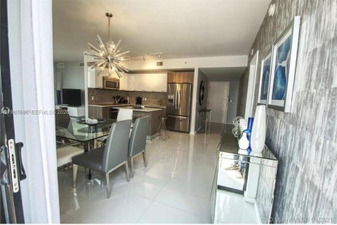 Villa ou maison à vendre à Doral, Floride: 2 chambres, 99.68 m2 № 2048758 - photo 9