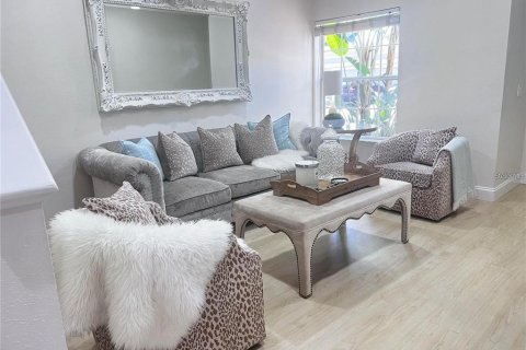 Townhouse in Bradenton, Florida 3 bedrooms, 119.1 sq.m. № 2218144 - photo 3