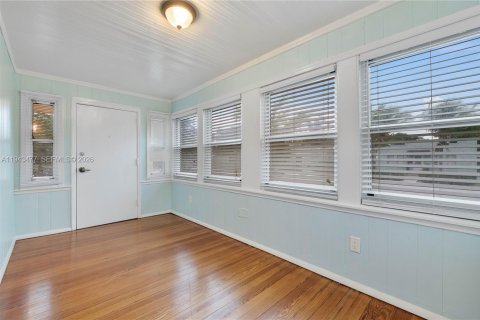 Commercial property in West Palm Beach, Florida 148.64 sq.m. № 2002960 - photo 10