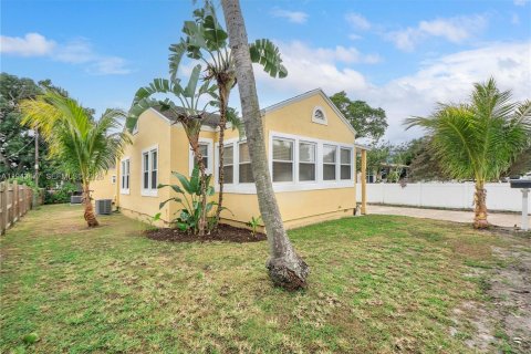 Commercial property in West Palm Beach, Florida 148.64 sq.m. № 2002960 - photo 8