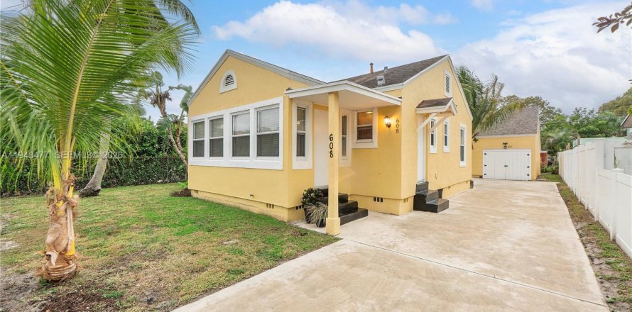 Commercial property in West Palm Beach, Florida 148.64 sq.m. № 2002960