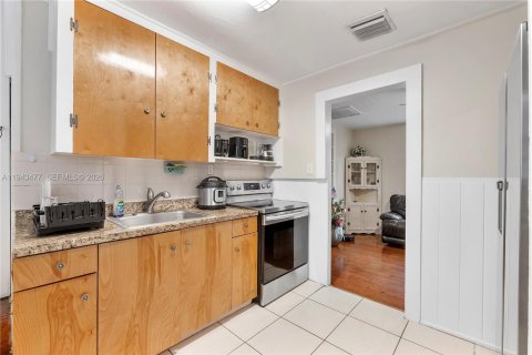 Commercial property in West Palm Beach, Florida 148.64 sq.m. № 2002960 - photo 25