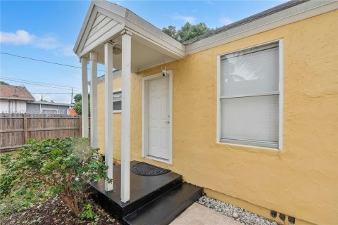 Commercial property in West Palm Beach, Florida 148.64 sq.m. № 2002960 - photo 29