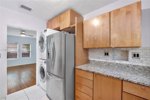 Commercial property in West Palm Beach, Florida 148.64 sq.m. № 2002960 - photo 6