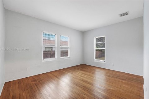 Commercial property in West Palm Beach, Florida 148.64 sq.m. № 2002960 - photo 12