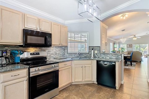 House in Poinciana, Florida 2 bedrooms, 140 sq.m. № 1733981 - photo 6
