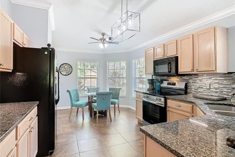 House in Poinciana, Florida 2 bedrooms, 140 sq.m. № 1733981 - photo 4