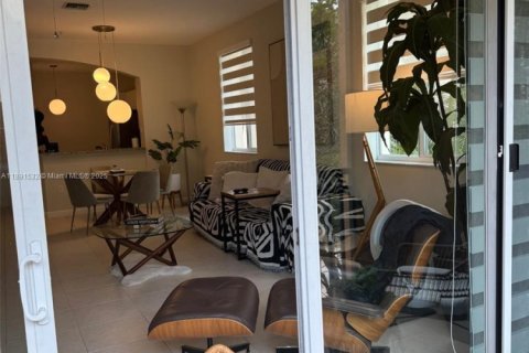 Condominio en alquiler en Sunrise, Florida, 2 dormitorios, 109.07 m2 № 1944750 - foto 15