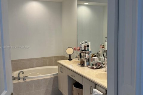 Condominio en alquiler en Sunrise, Florida, 2 dormitorios, 109.07 m2 № 1944750 - foto 12