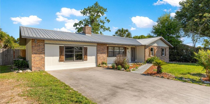 House in Ocala, Florida 4 bedrooms, 183.67 sq.m. № 2097741