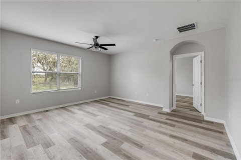 House in Edgewater, Florida 4 bedrooms, 168.34 sq.m. № 2198476 - photo 21