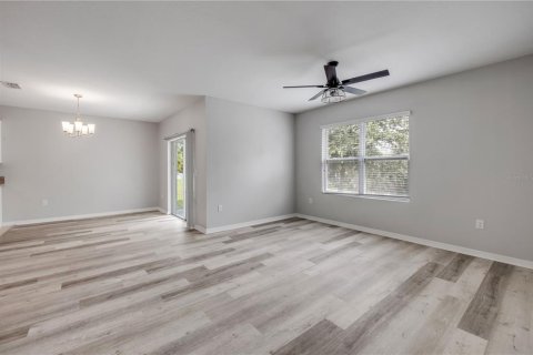 House in Edgewater, Florida 4 bedrooms, 168.34 sq.m. № 2198476 - photo 23